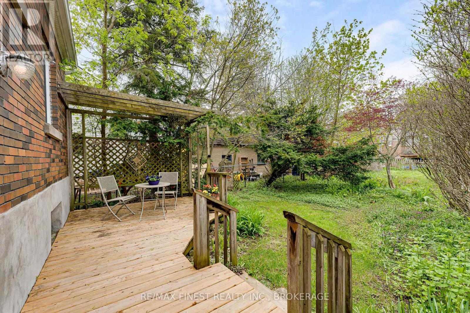 298 College Street Property Photo 33
