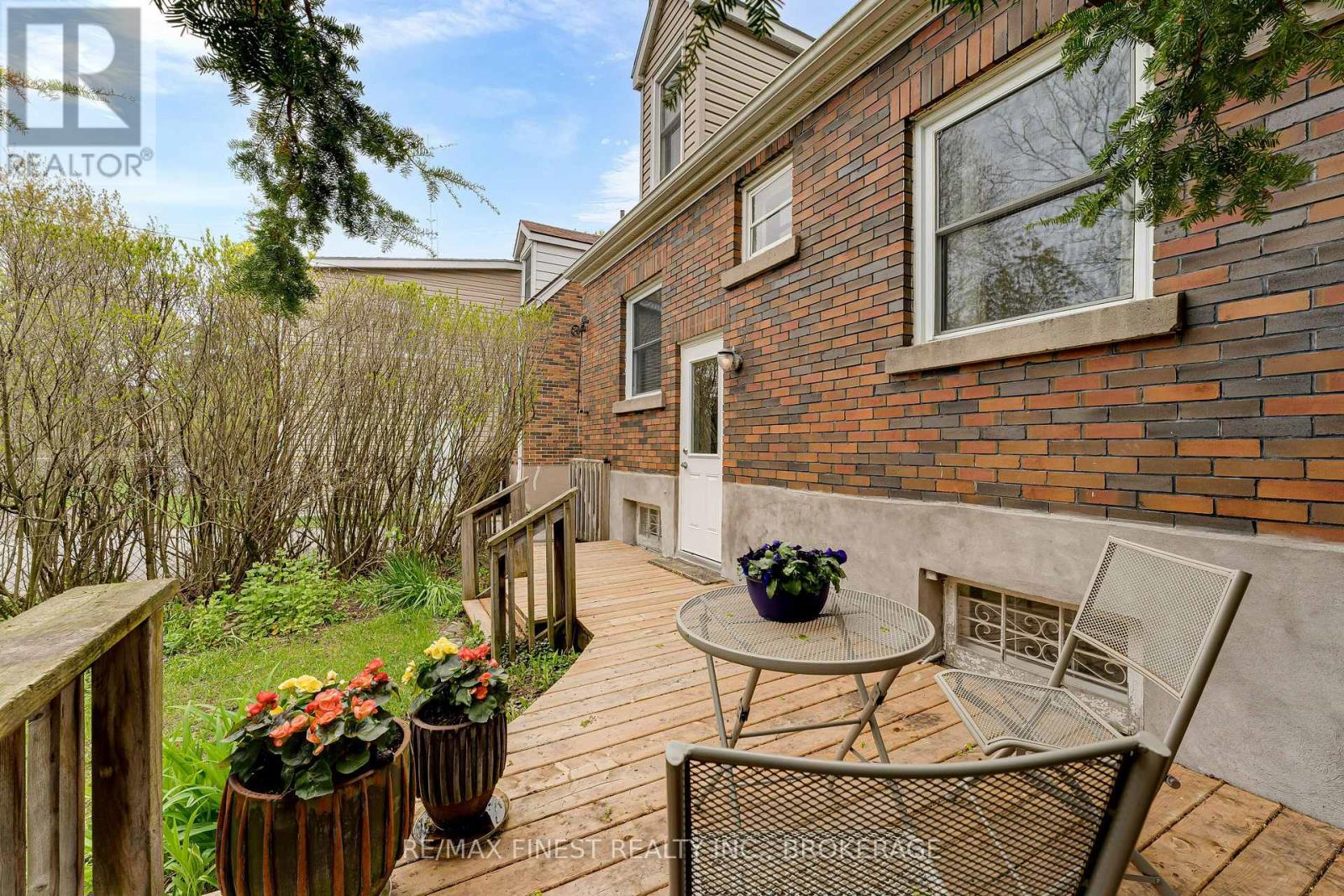 298 College Street Property Photo 34