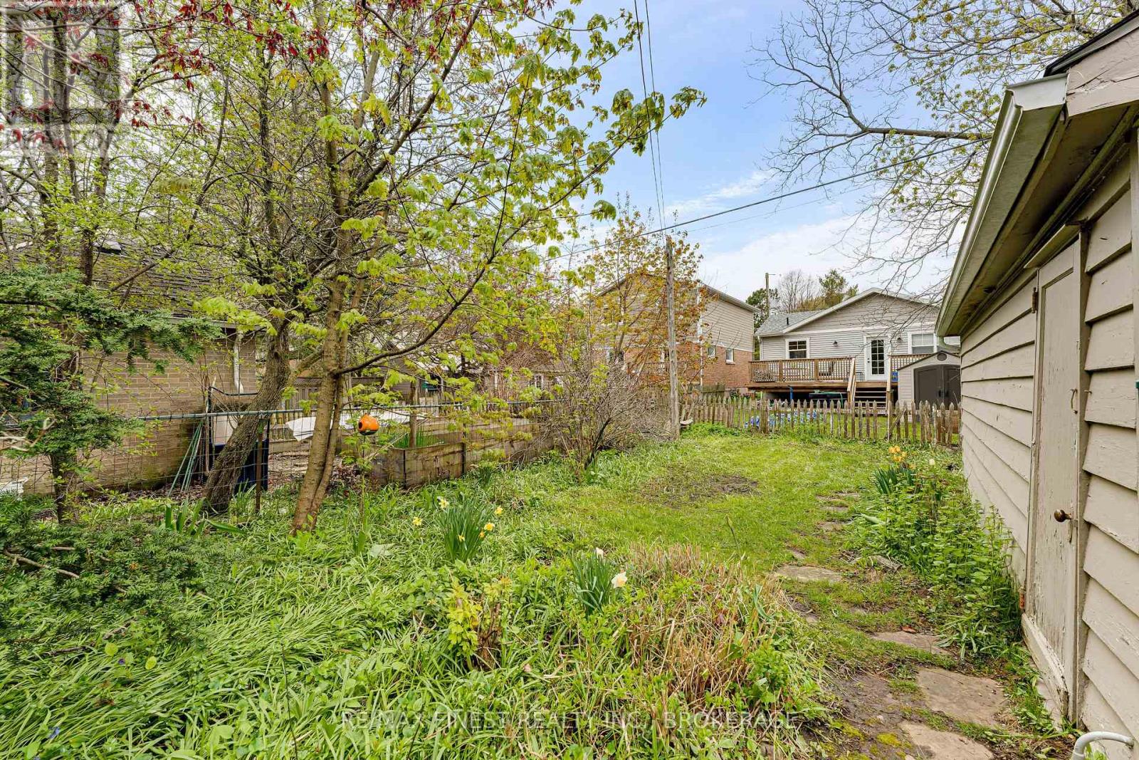 298 College Street Property Photo 35