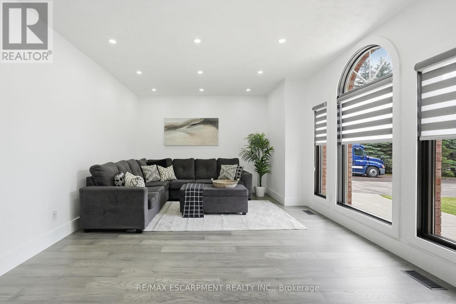 2 Currie Drive Property Photo 6