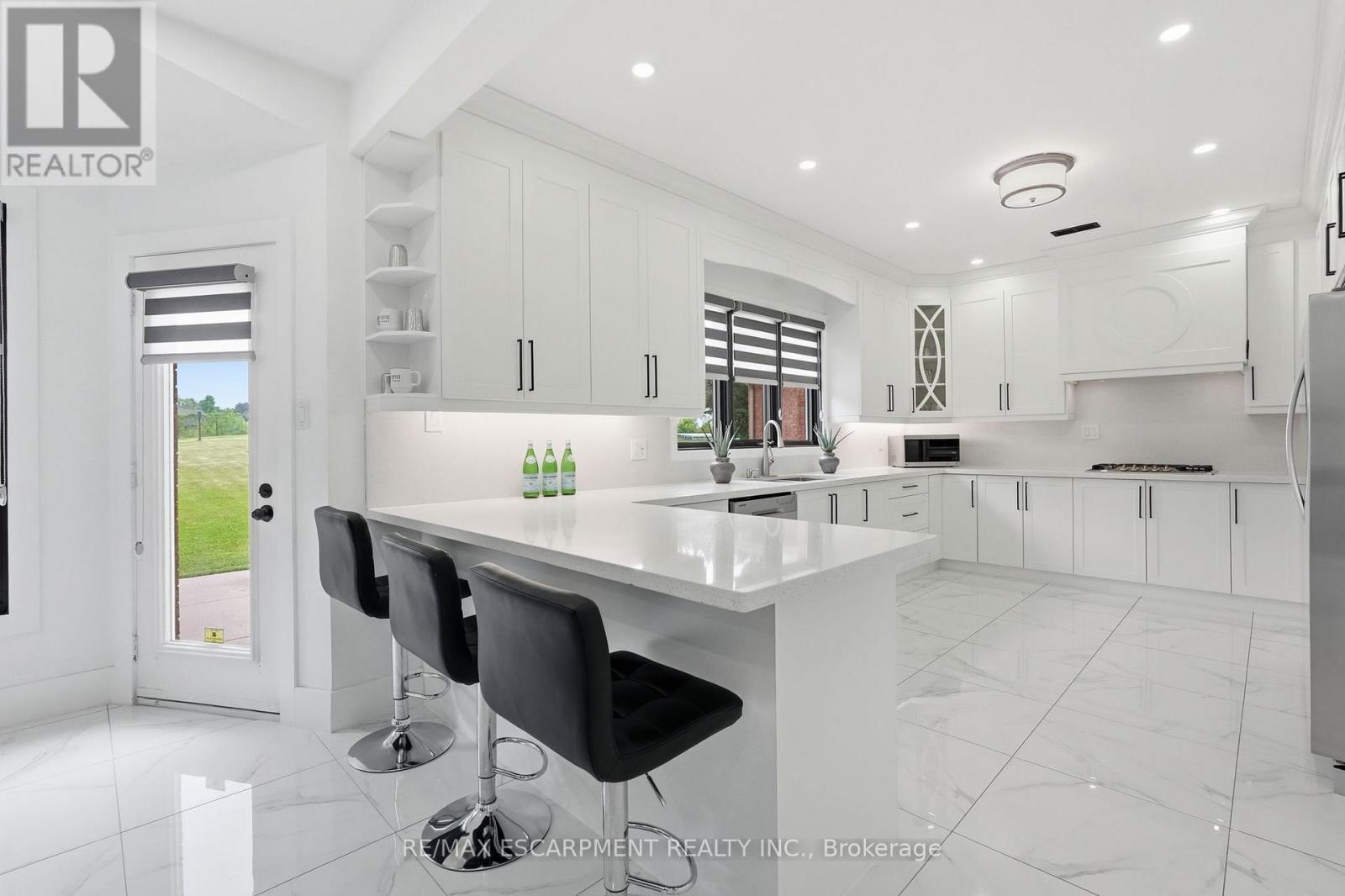 2 Currie Drive Property Photo 9