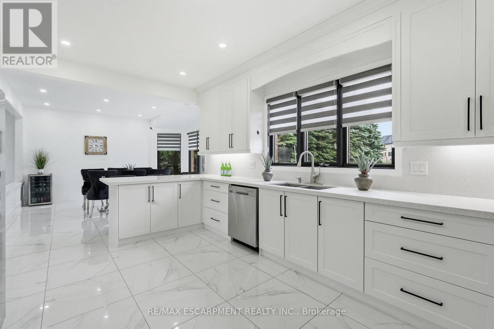 2 Currie Drive Property Photo 12