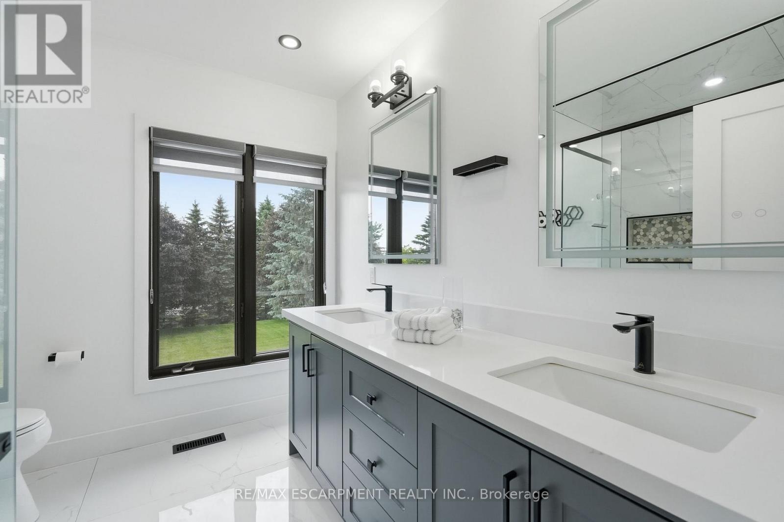 2 Currie Drive Property Photo 24