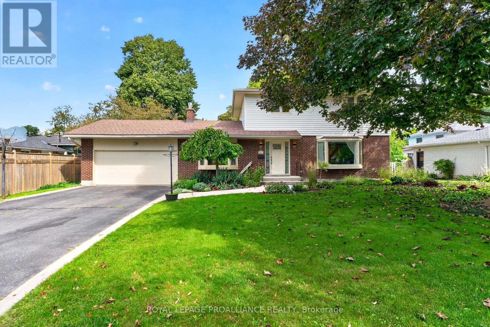 241 OLYMPUS AVENUE Property Photo 1