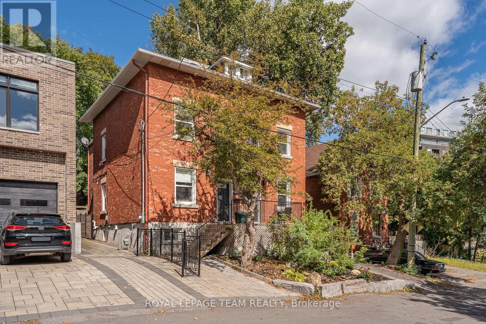 447 - 449 Green Avenue Property Photo 2