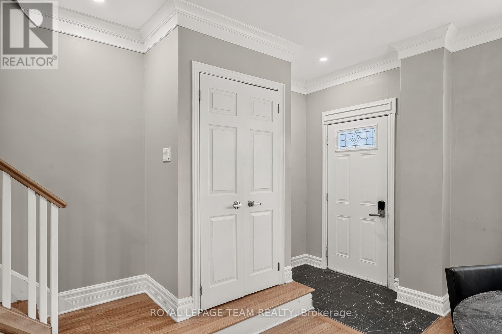 447 - 449 Green Avenue Property Photo 4