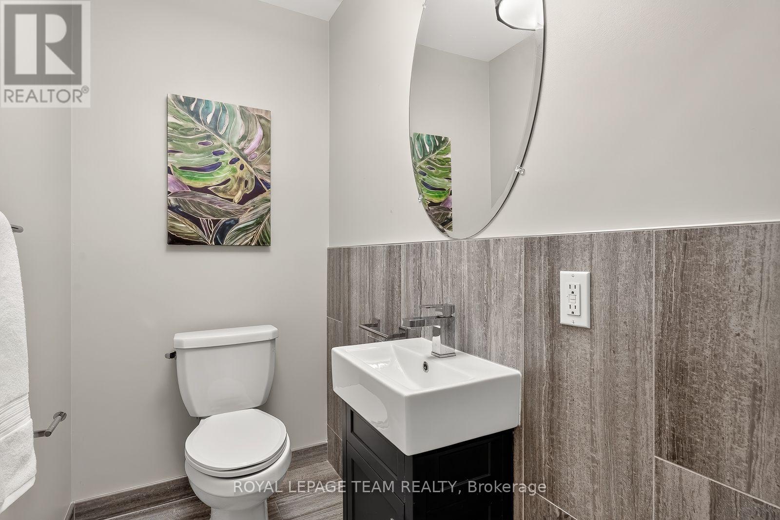447 - 449 Green Avenue Property Photo 6