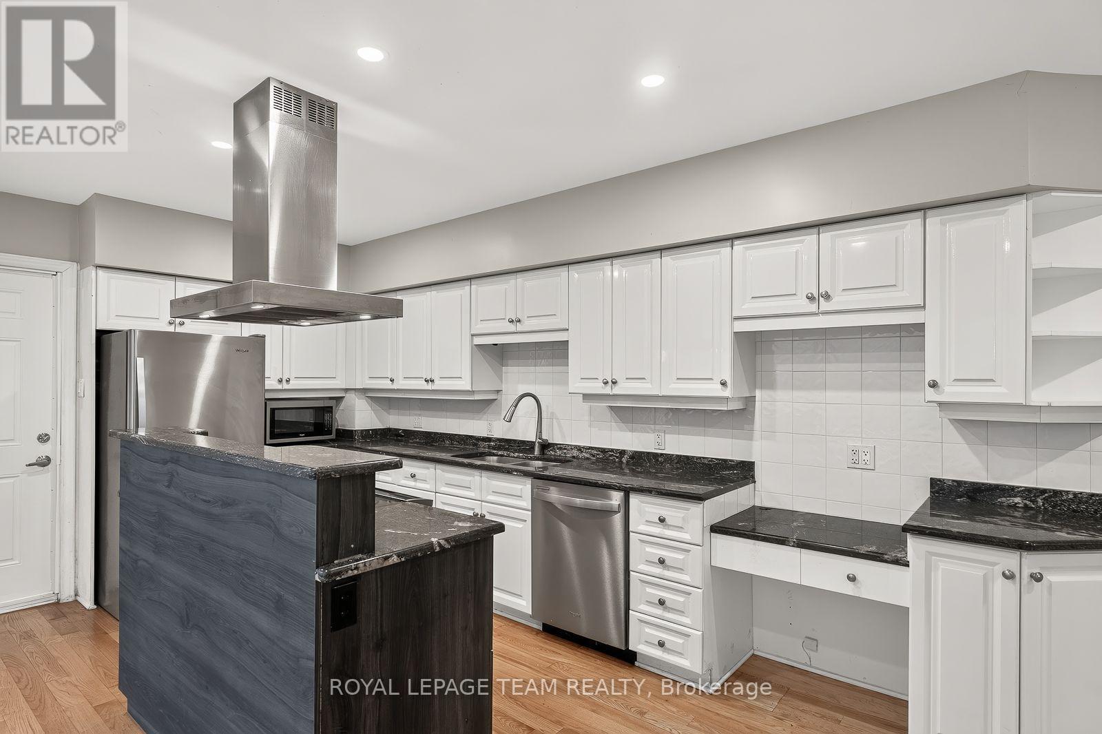 447 - 449 Green Avenue Property Photo 8