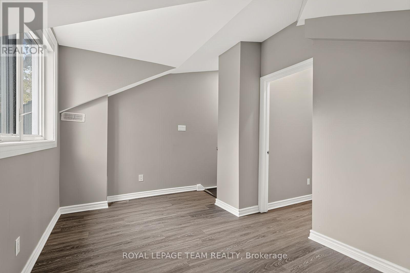 447 - 449 Green Avenue Property Photo 15