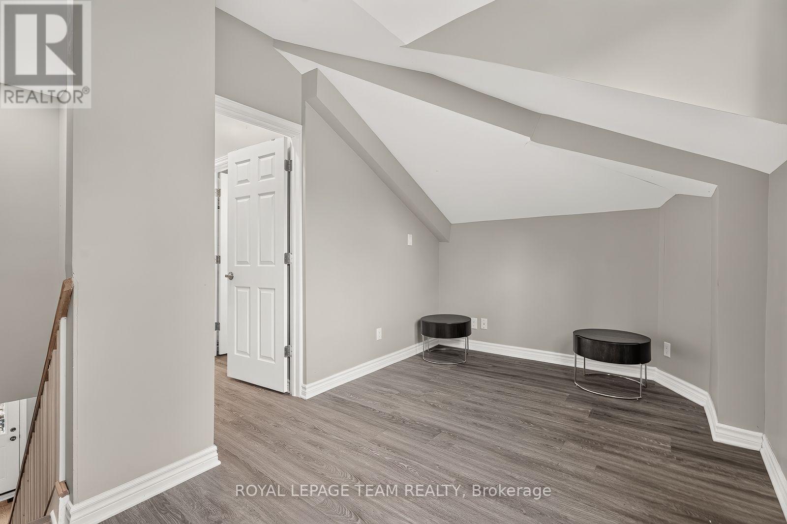 447 - 449 Green Avenue Property Photo 16
