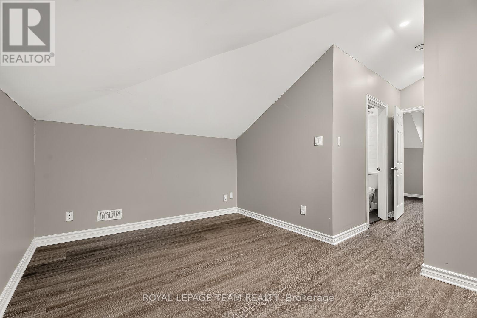 447 - 449 Green Avenue Property Photo 17