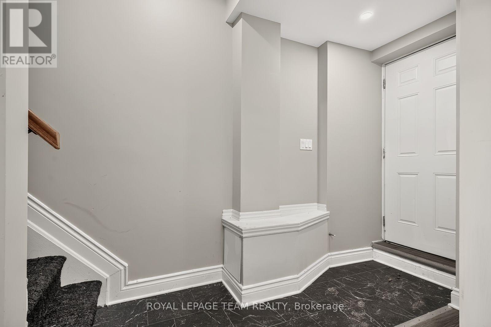 447 - 449 Green Avenue Property Photo 18