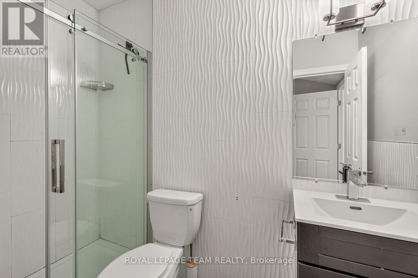 447 - 449 Green Avenue Property Photo 20