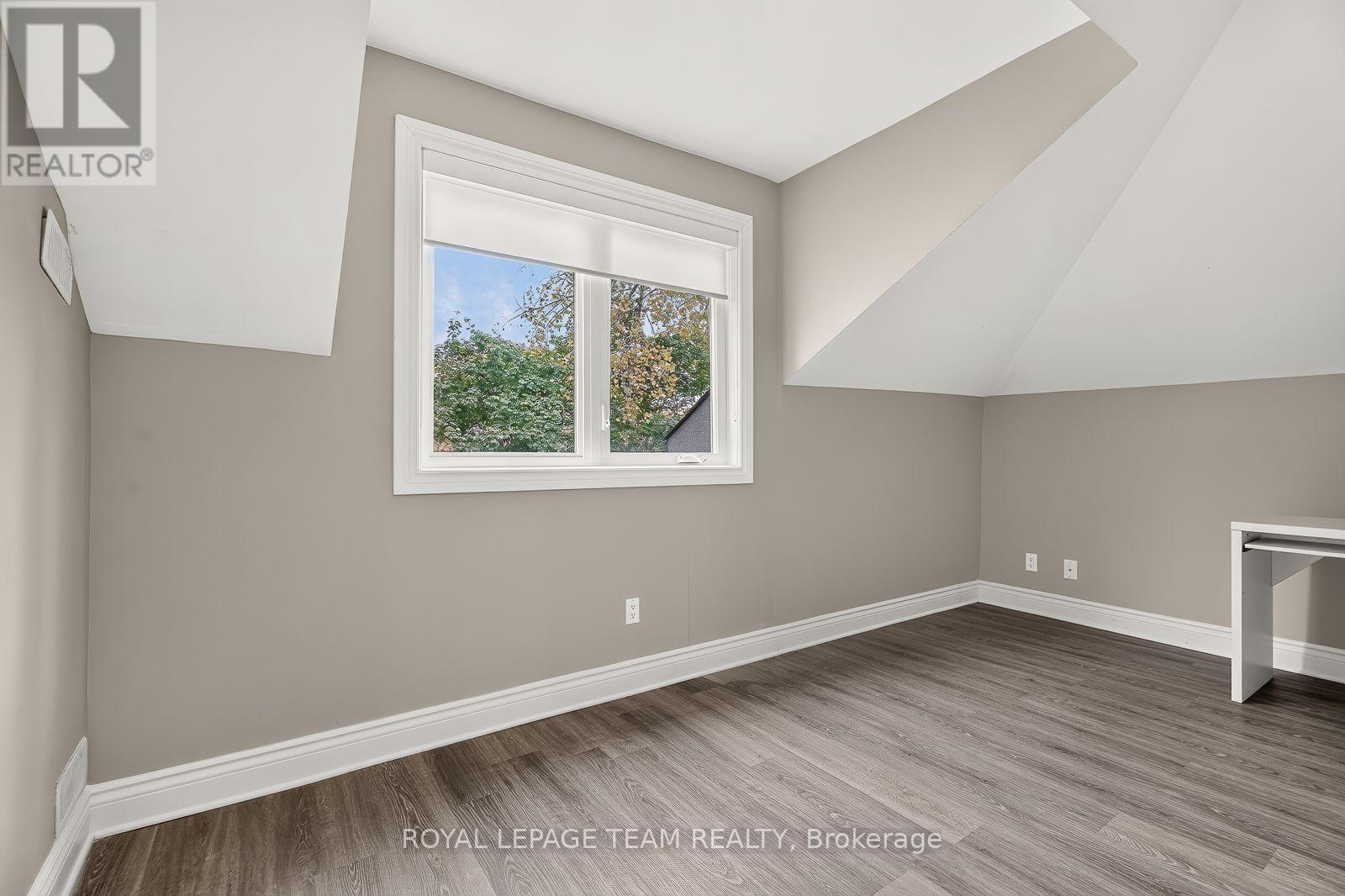 447 - 449 Green Avenue Property Photo 33