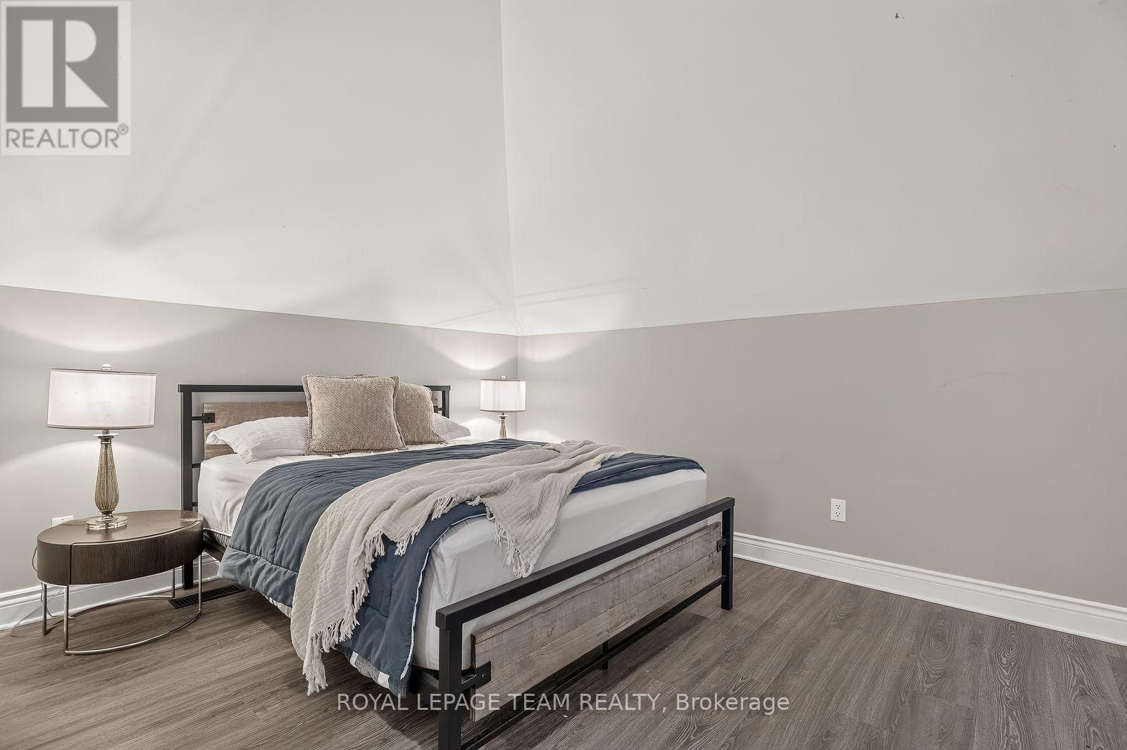 447 - 449 Green Avenue Property Photo 35