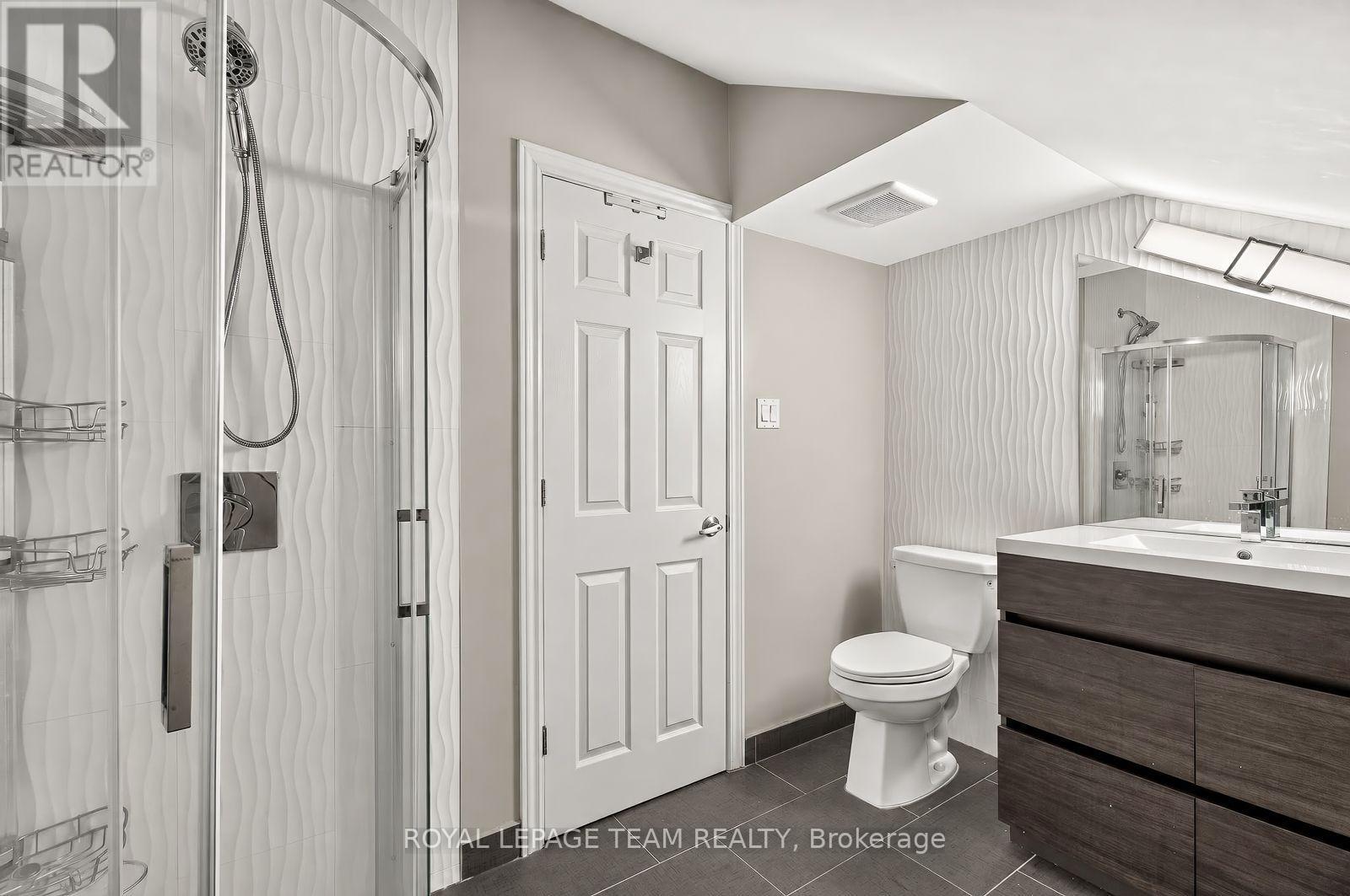447 - 449 Green Avenue Property Photo 38