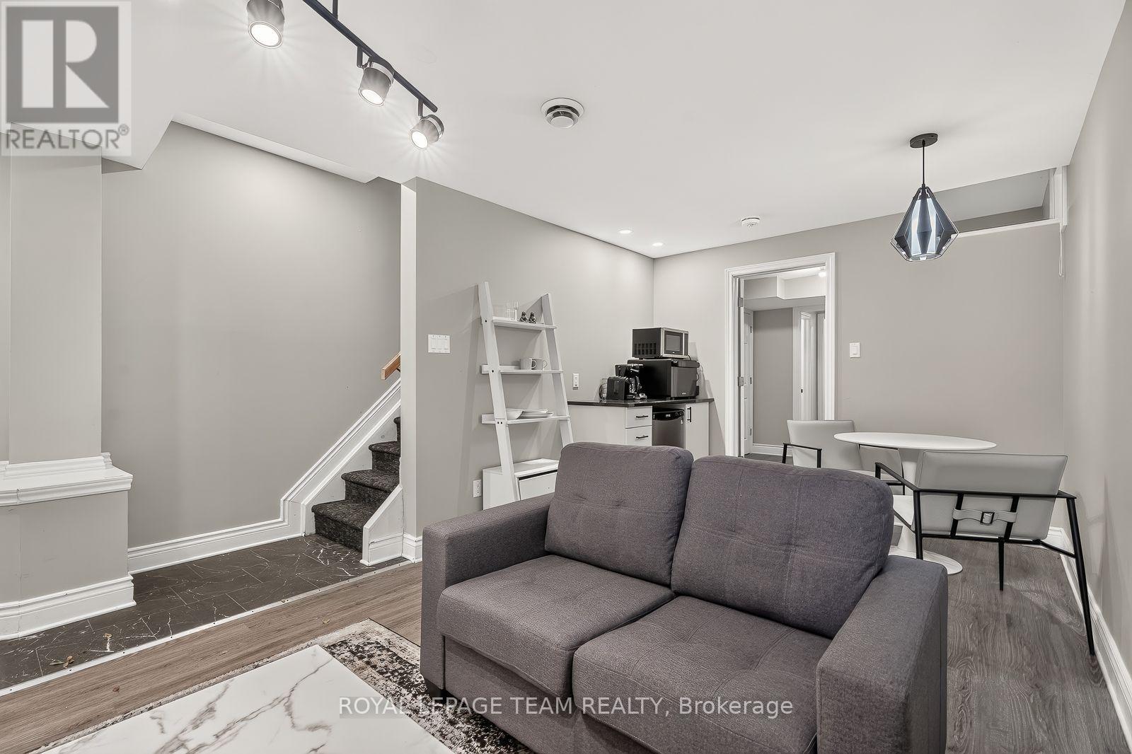 447 - 449 Green Avenue Property Photo 41