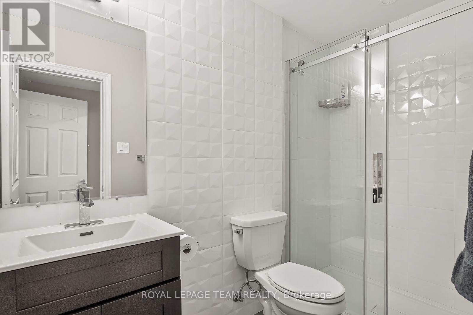447 - 449 Green Avenue Property Photo 42