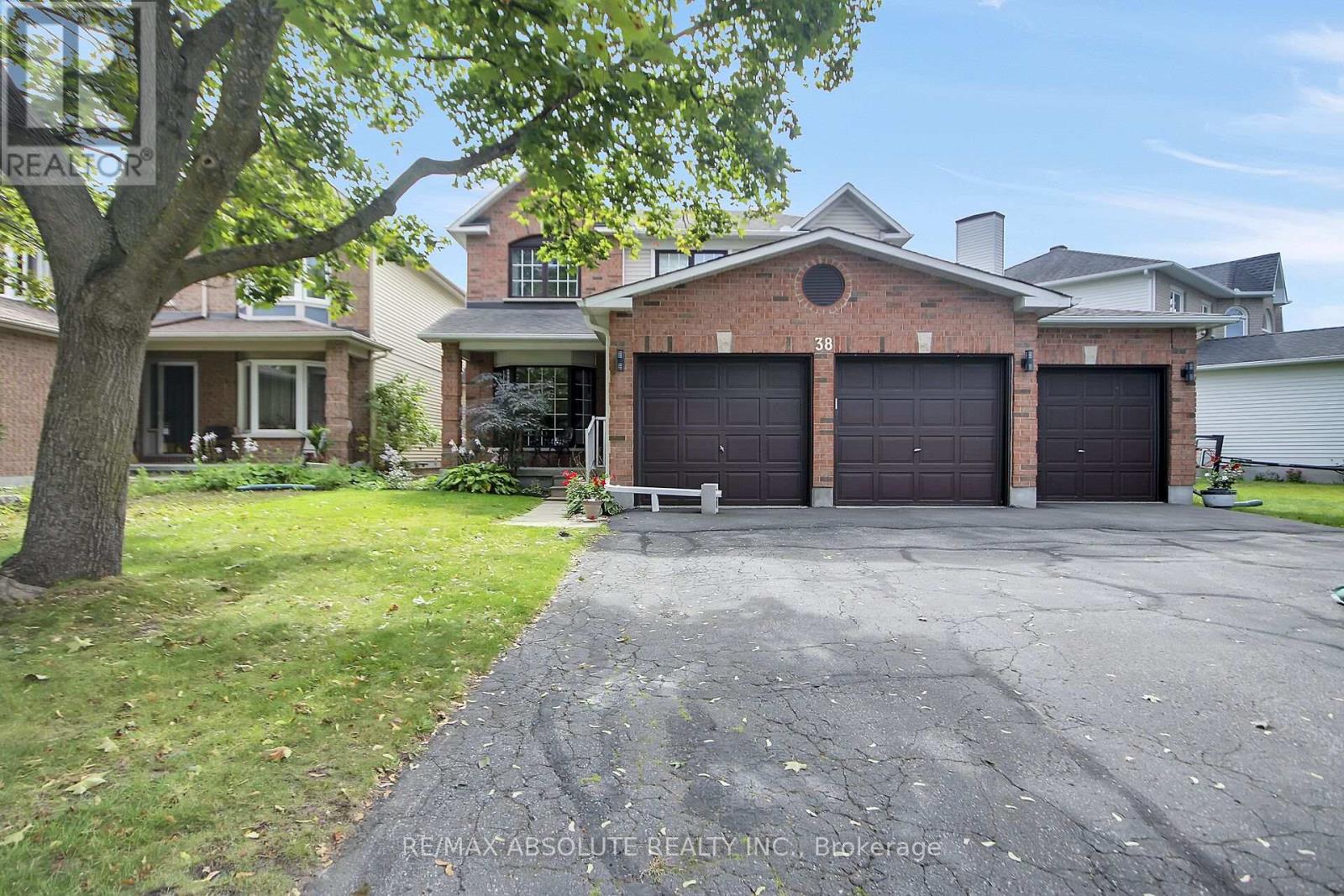 38 Forestglade Crescent Property Photo 1