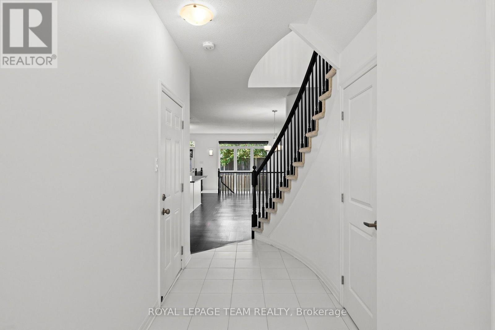 547 Rioja Street Property Photo 7