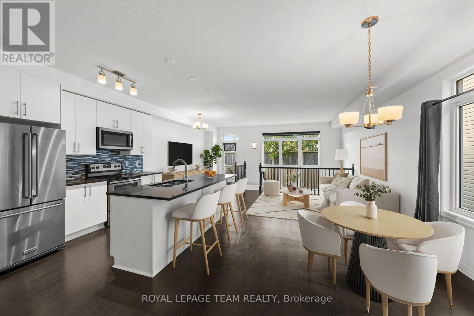 547 Rioja Street Property Photo 8