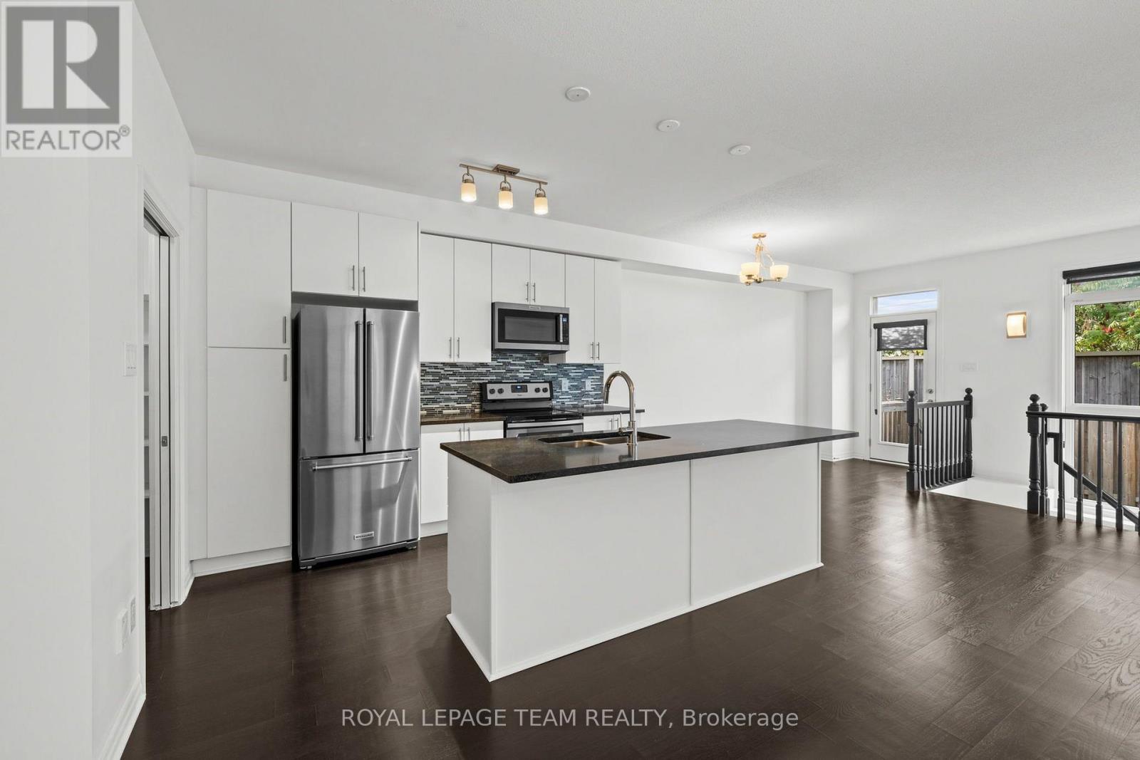 547 Rioja Street Property Photo 9