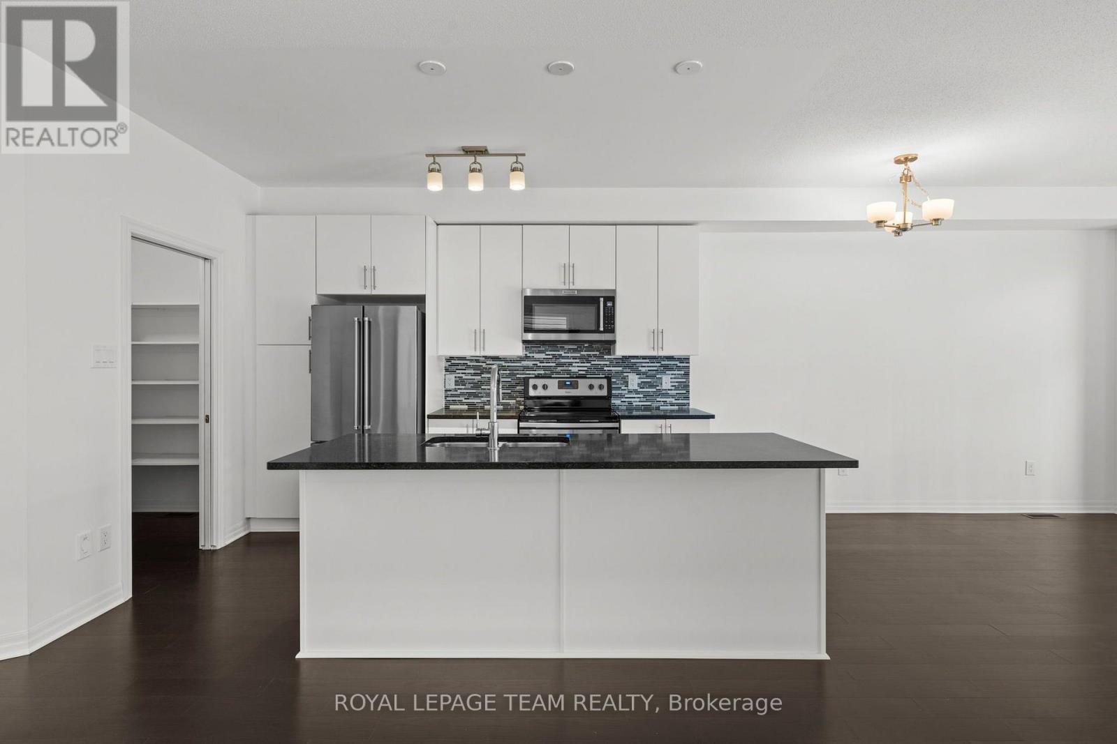 547 Rioja Street Property Photo 10