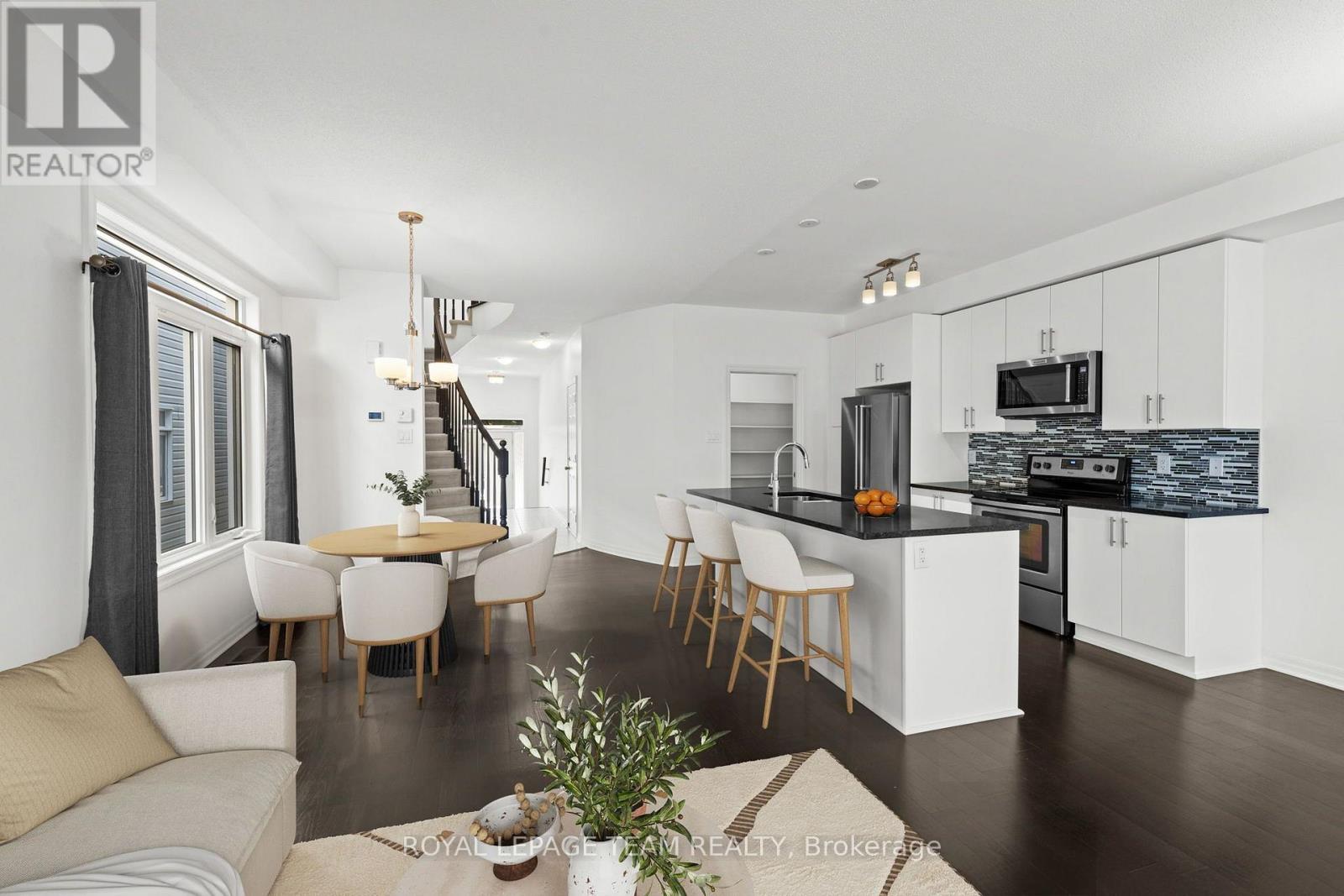 547 Rioja Street Property Photo 11