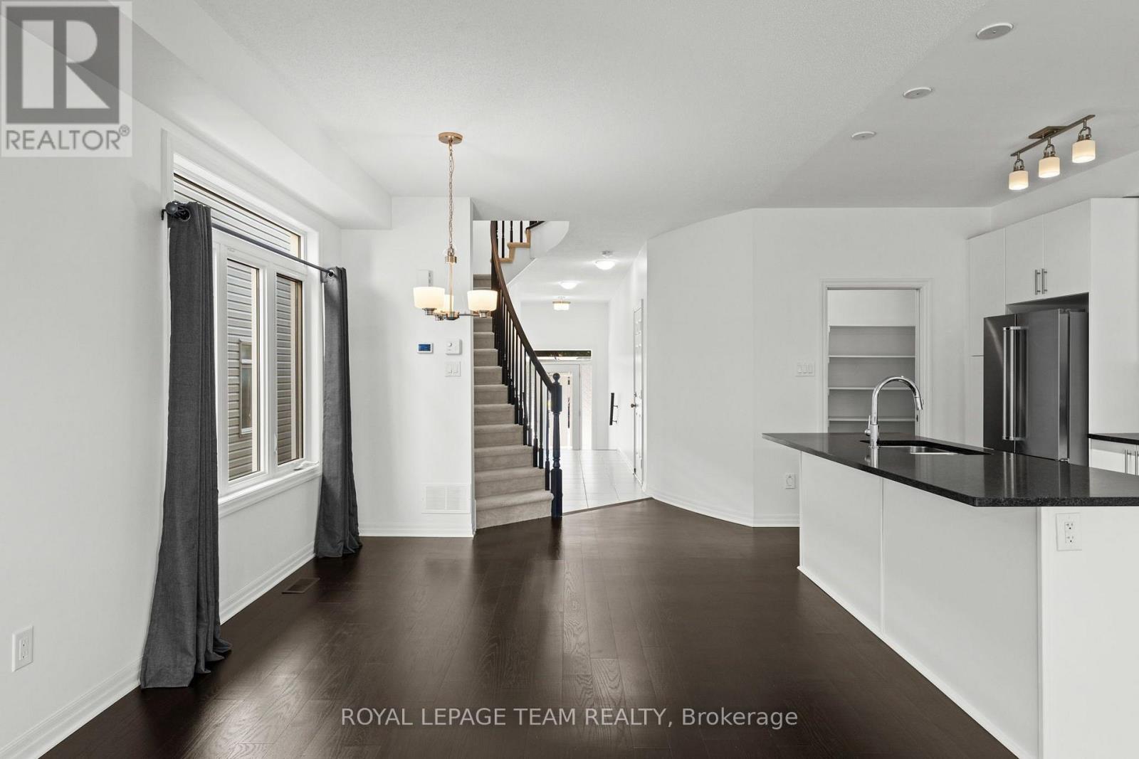 547 Rioja Street Property Photo 12