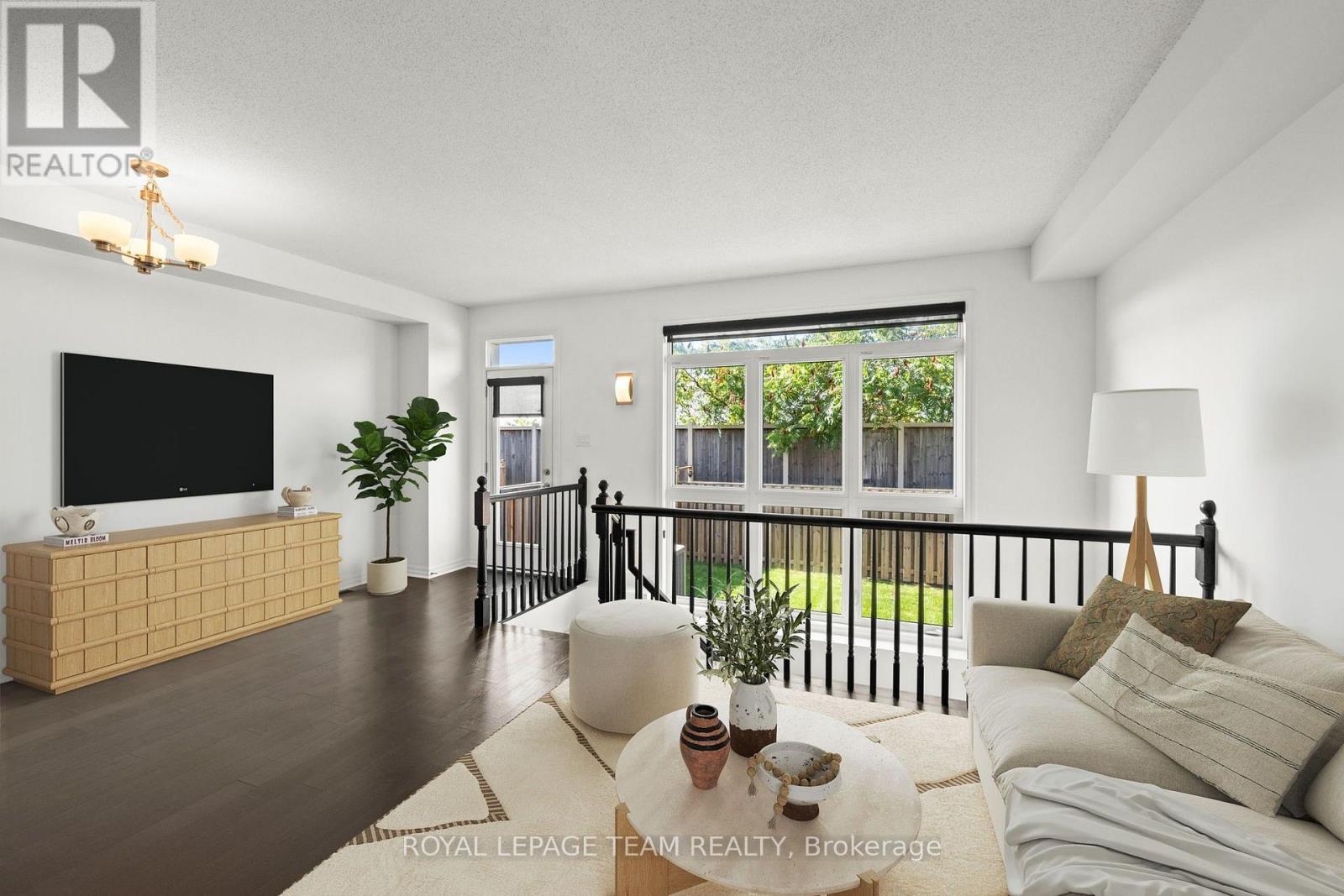 547 Rioja Street Property Photo 13