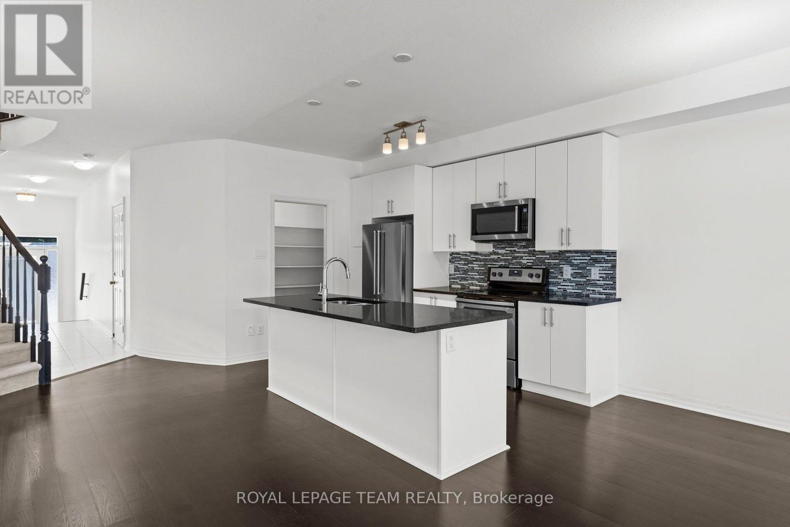 547 Rioja Street Property Photo 14