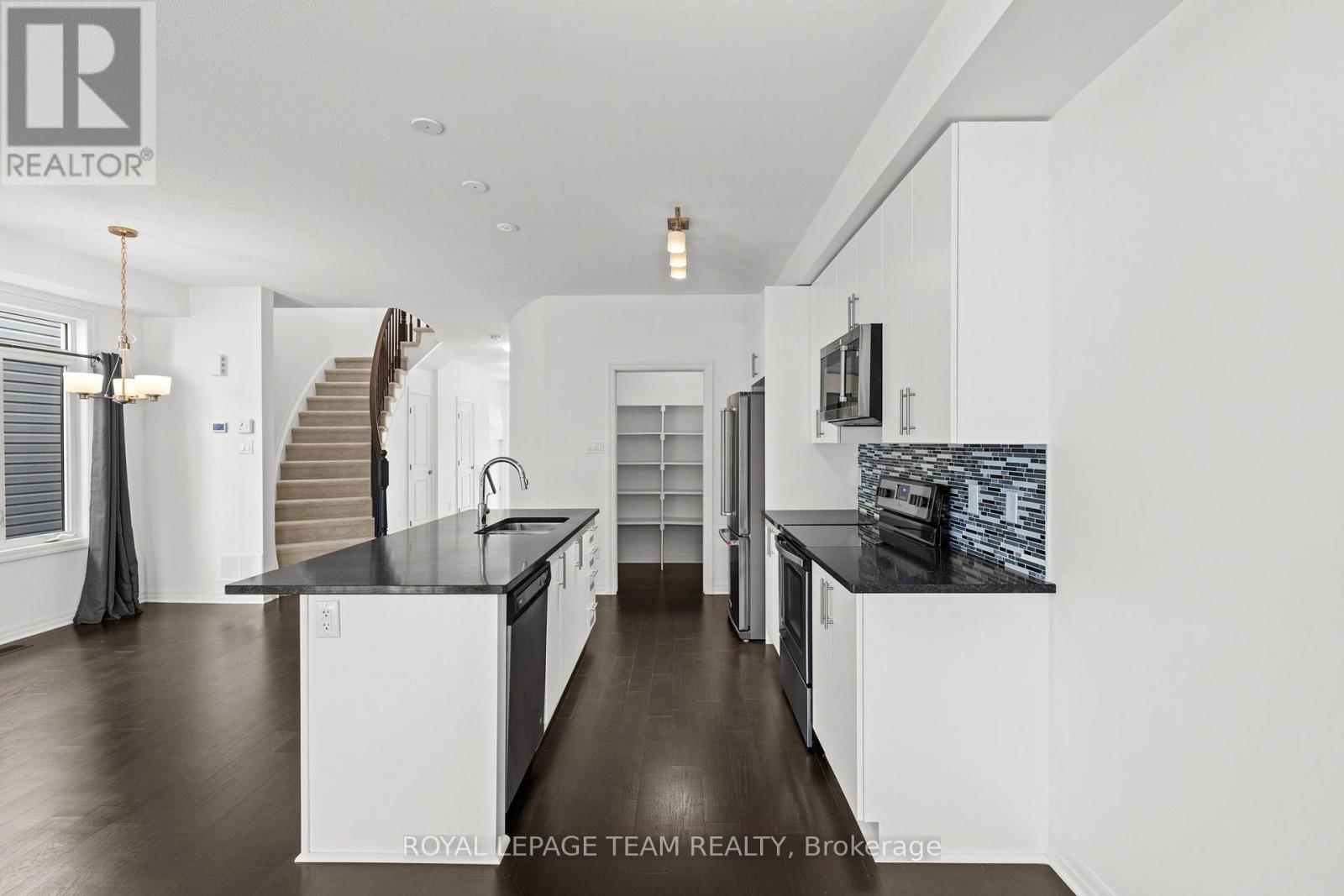 547 Rioja Street Property Photo 15