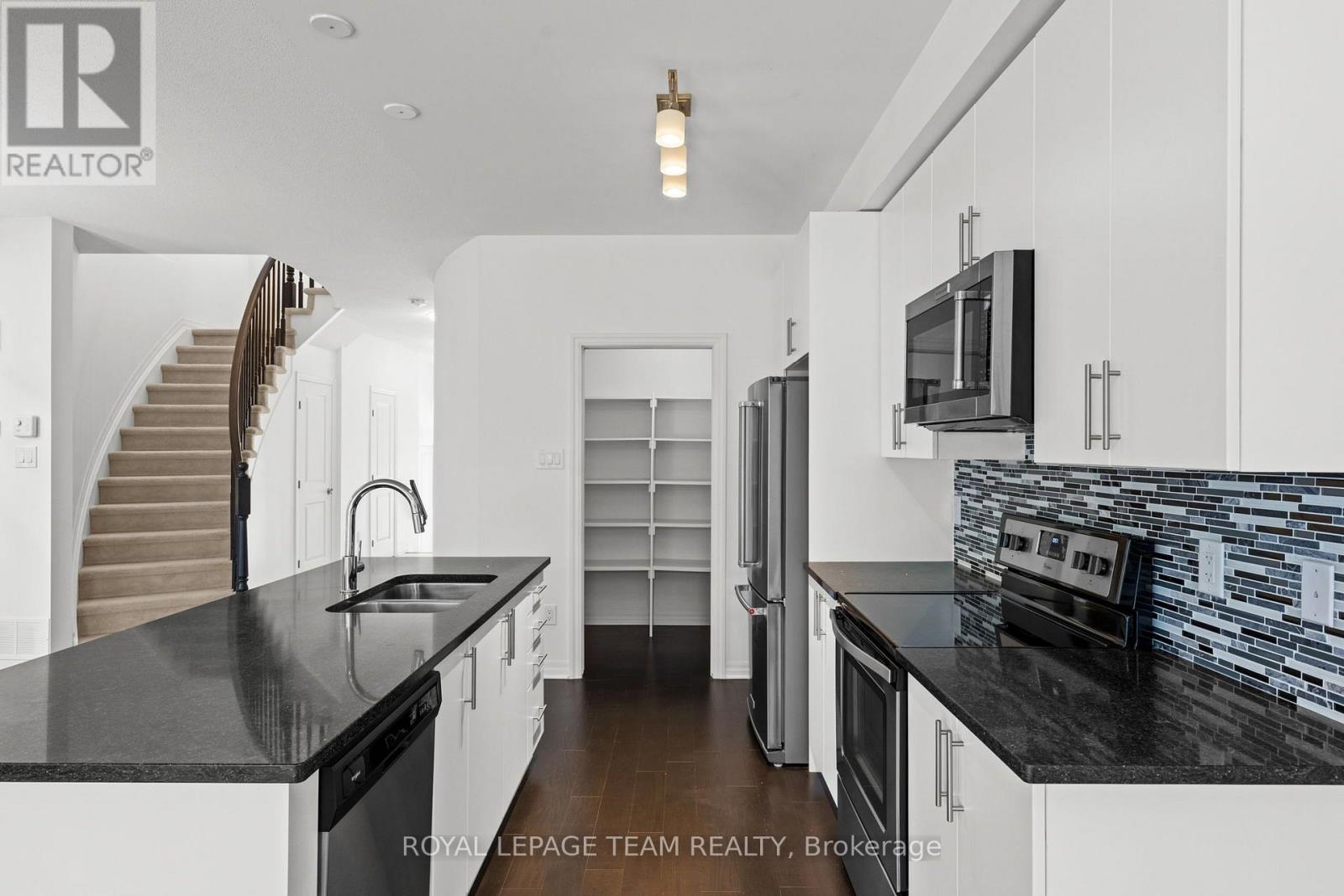 547 Rioja Street Property Photo 16