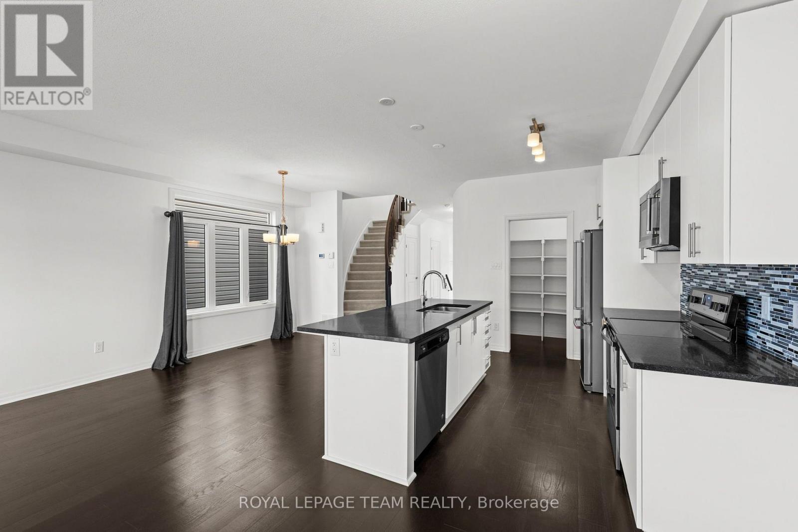547 Rioja Street Property Photo 17