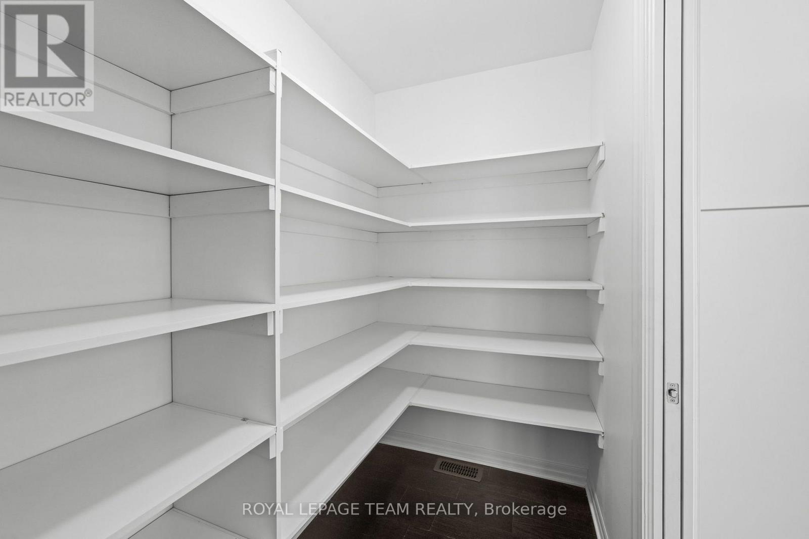 547 Rioja Street Property Photo 19