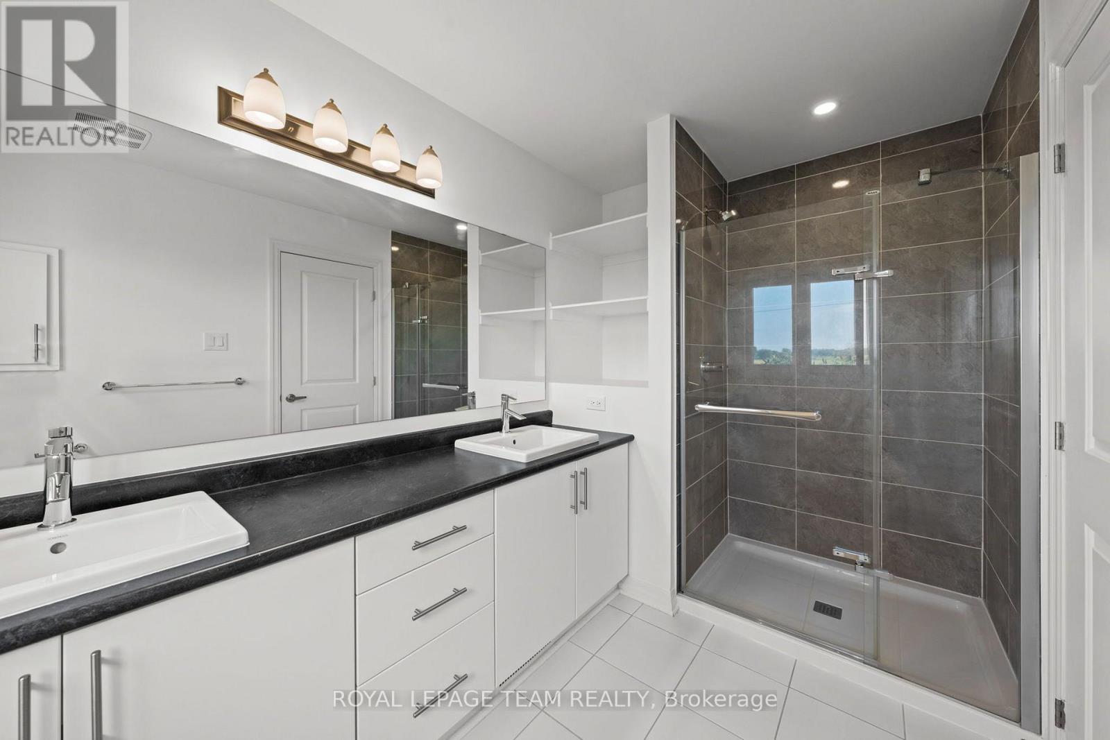 547 Rioja Street Property Photo 27