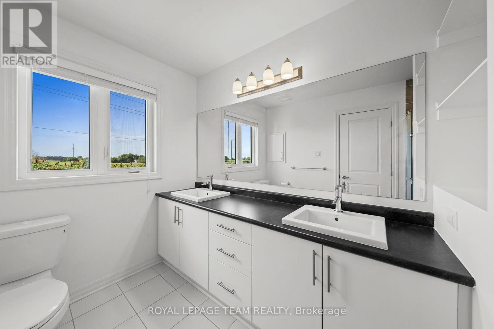 547 Rioja Street Property Photo 28