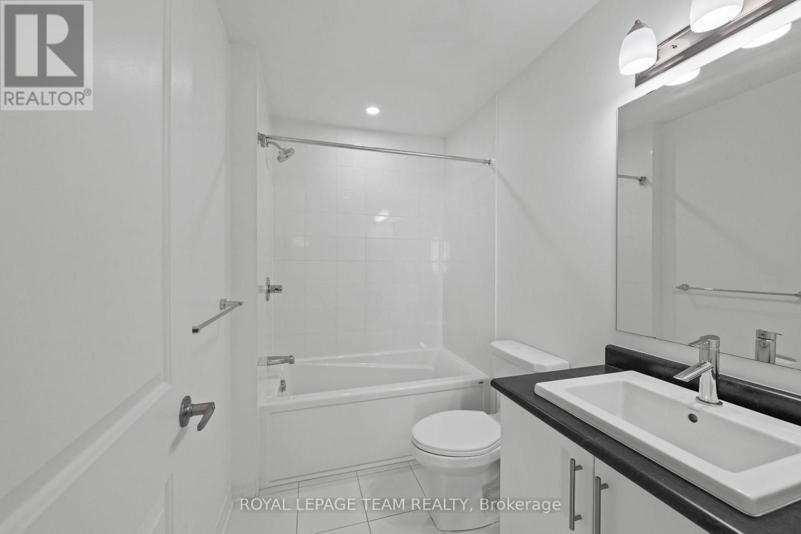 547 Rioja Street Property Photo 35