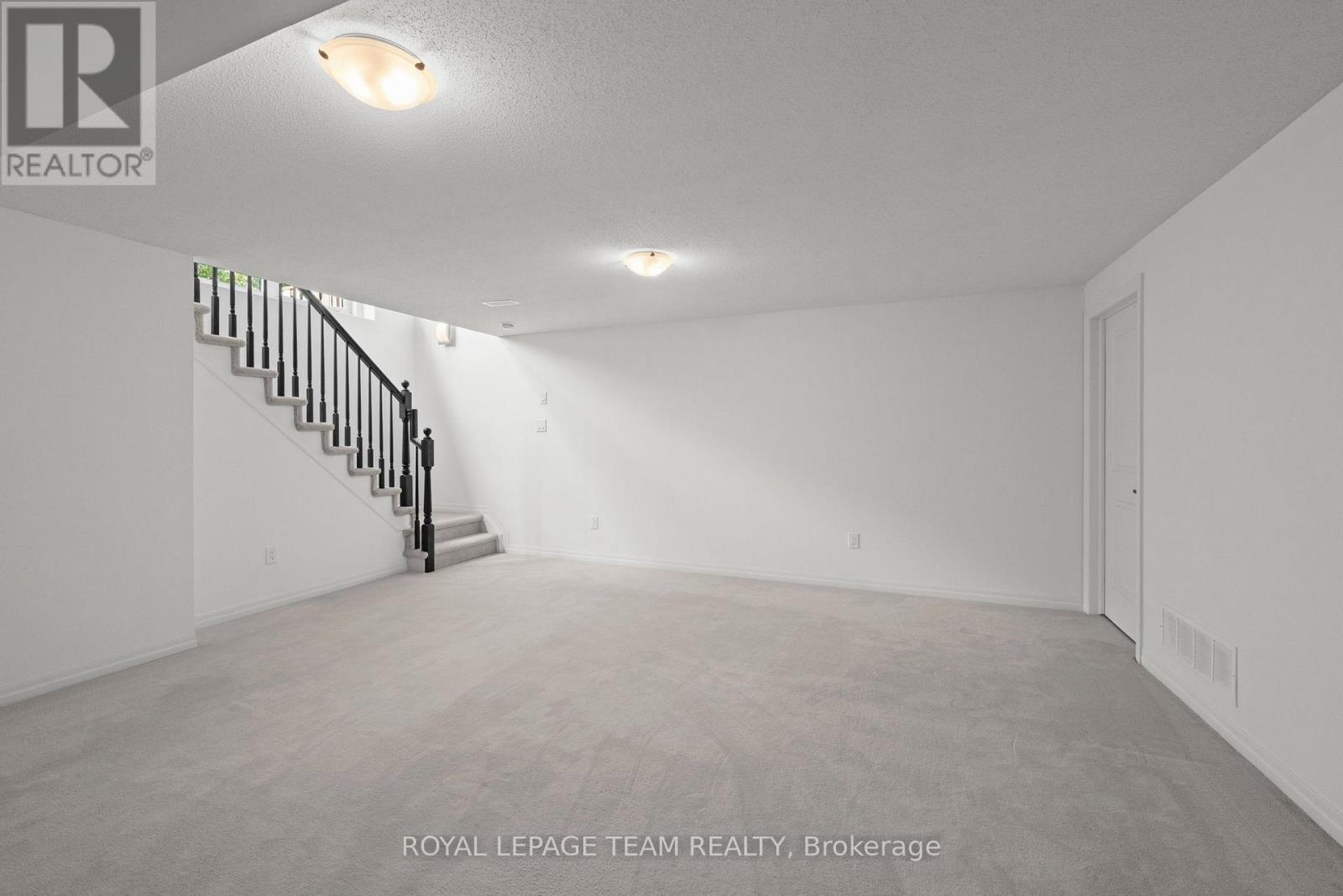 547 Rioja Street Property Photo 38