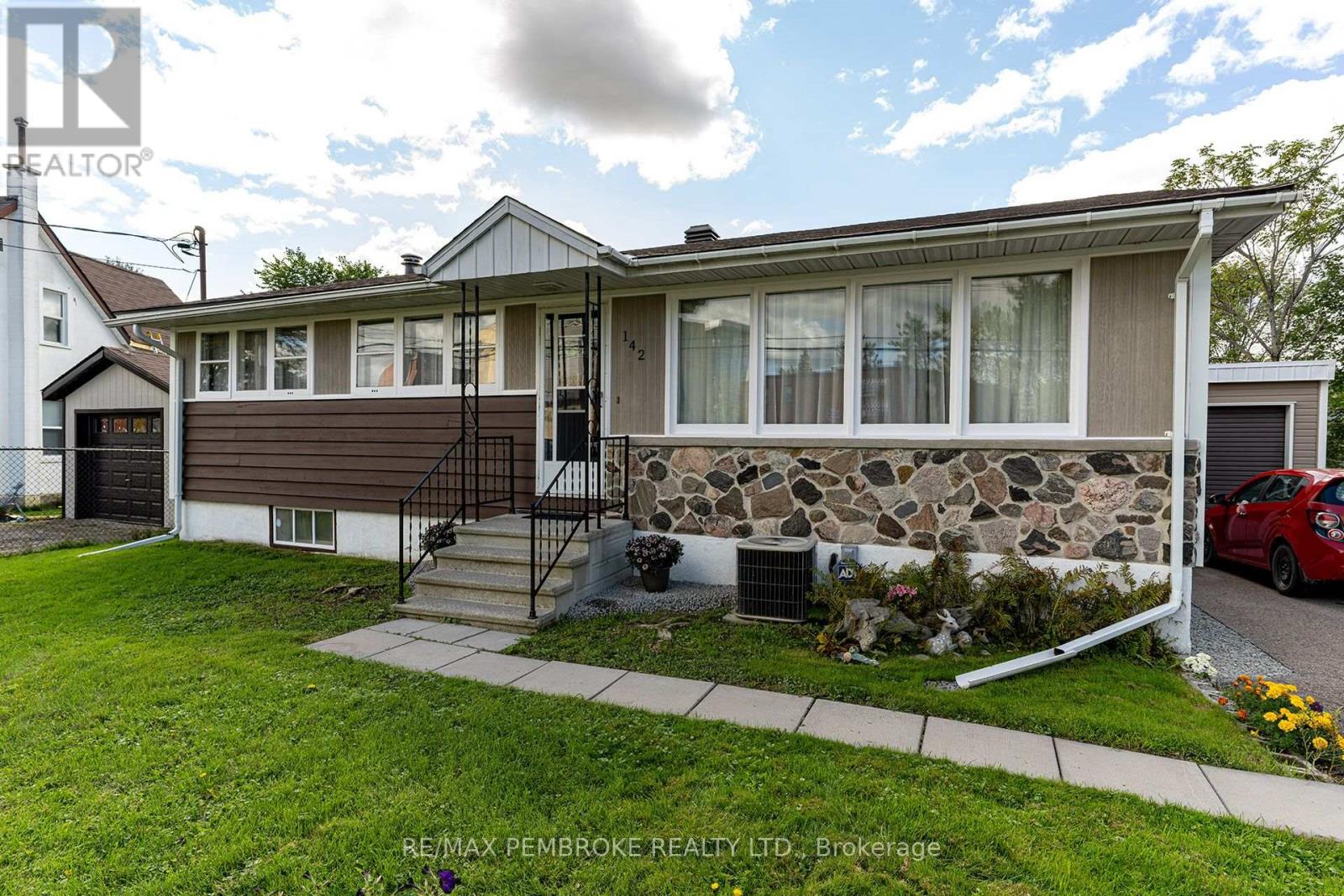 142 Deacon Street Property Photo 2