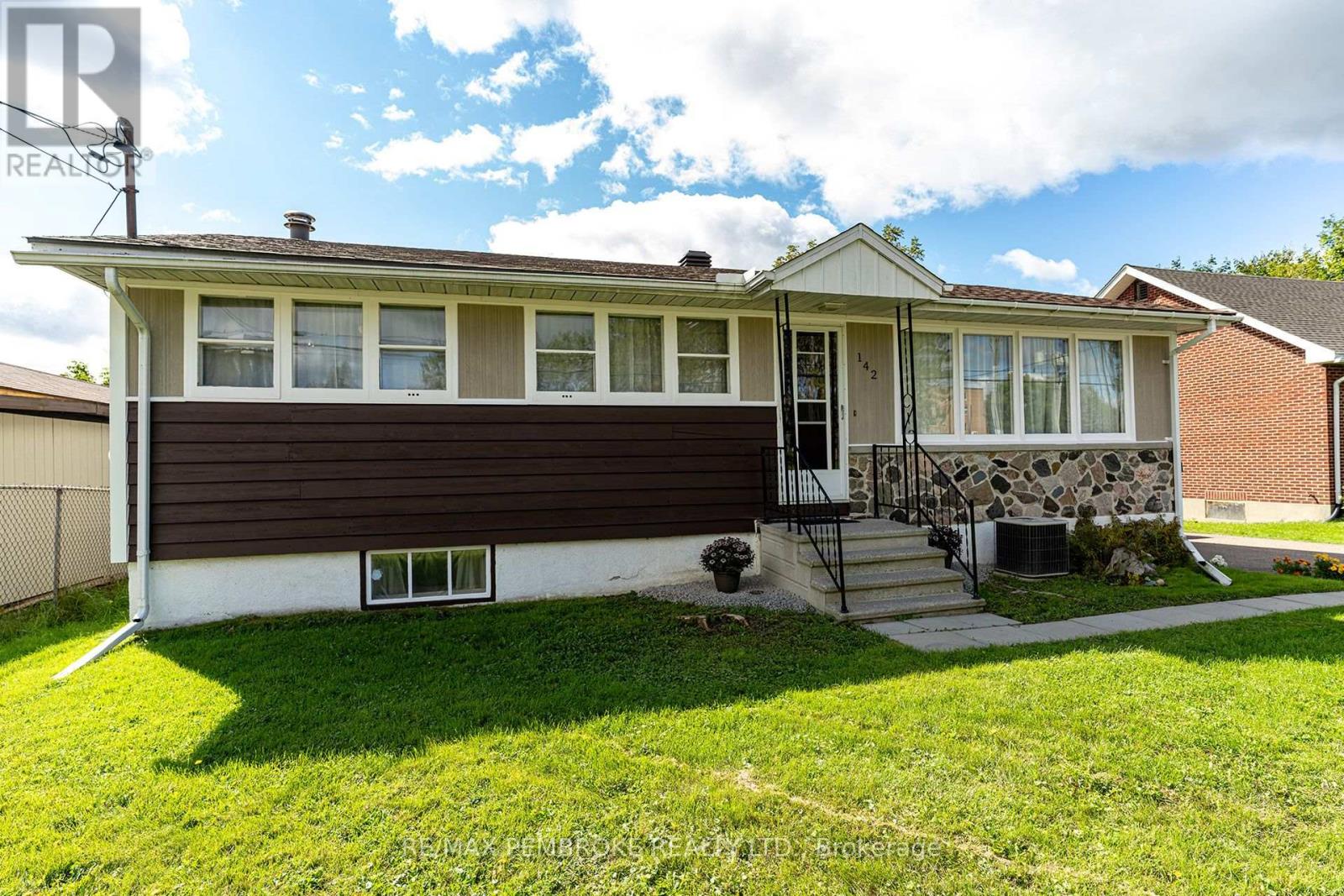 142 Deacon Street Property Photo 3
