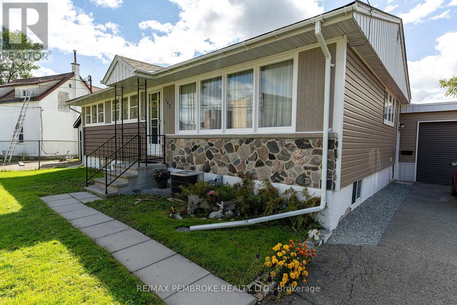 142 Deacon Street Property Photo 4
