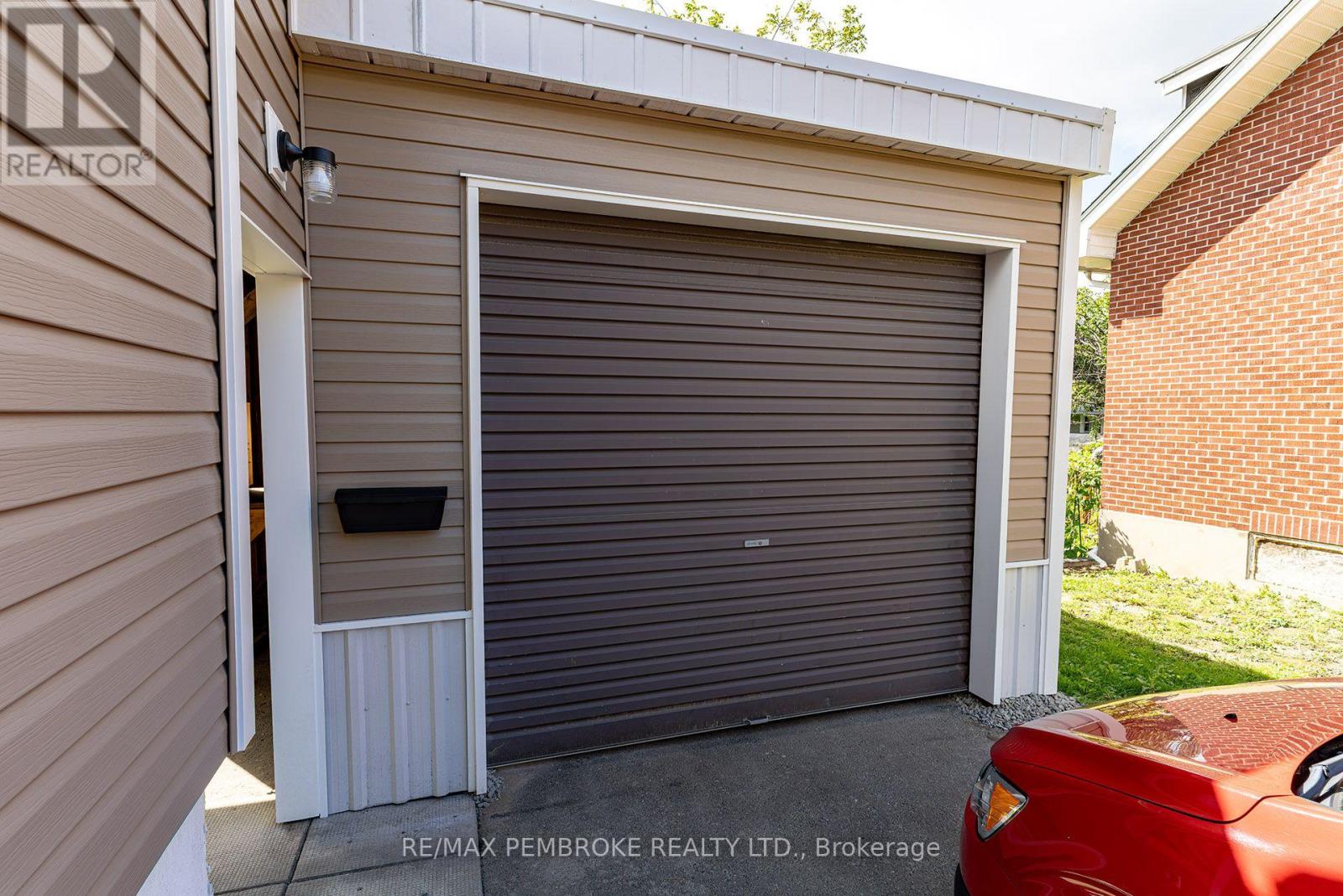 142 Deacon Street Property Photo 5