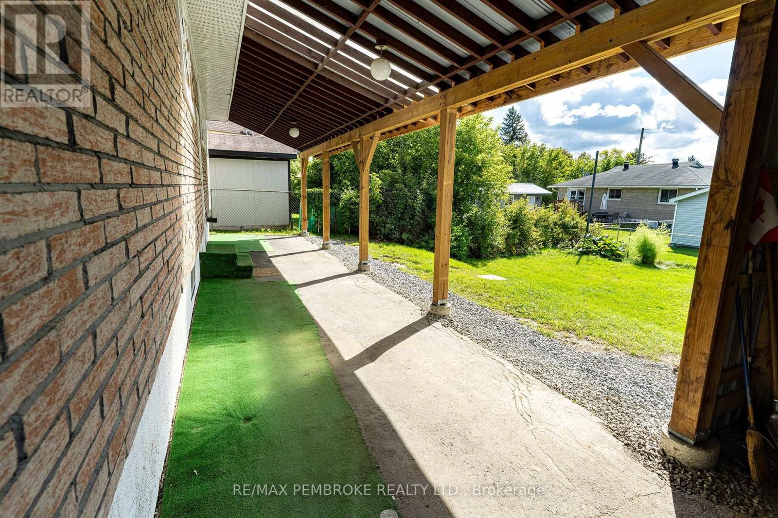 142 Deacon Street Property Photo 8