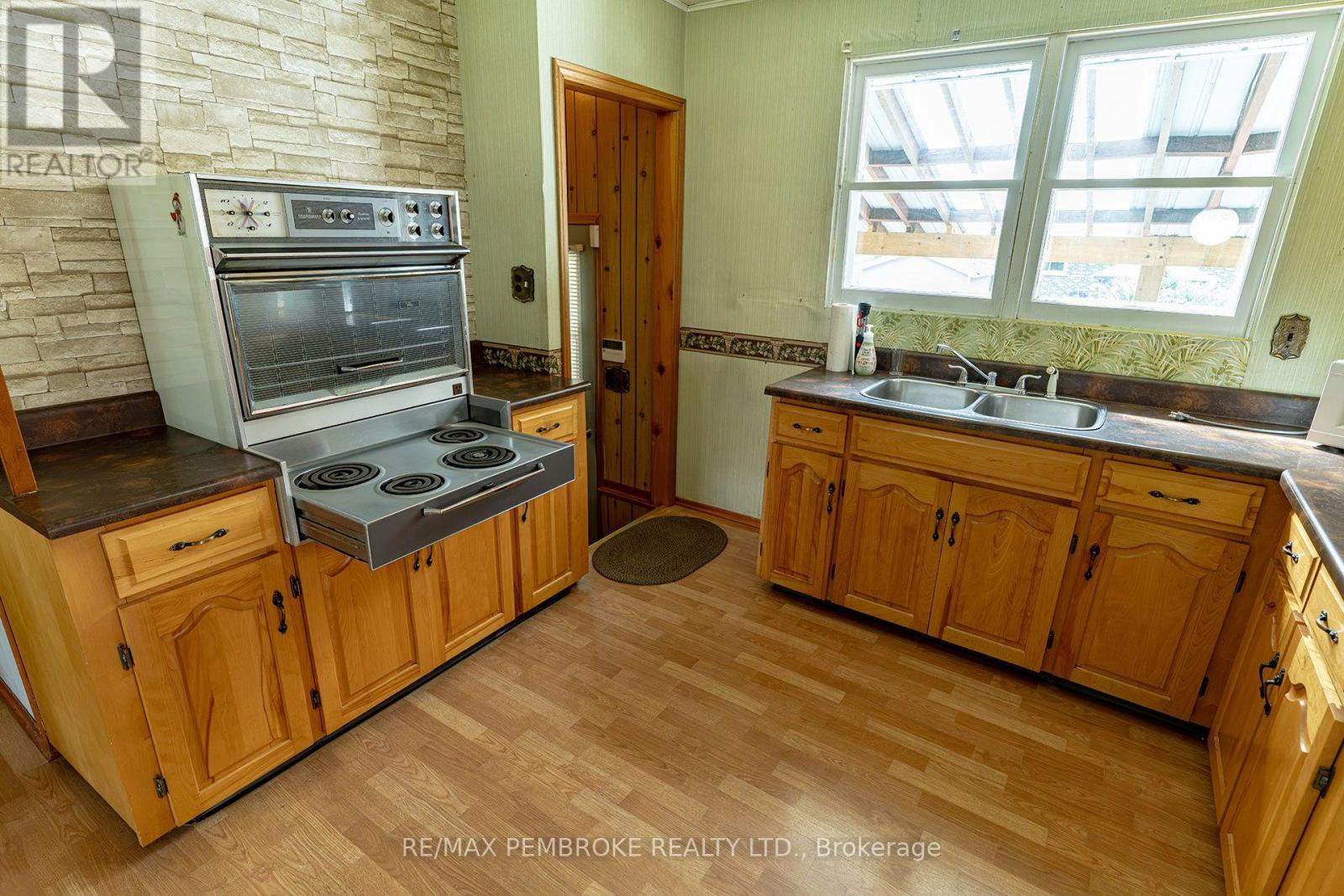 142 Deacon Street Property Photo 21