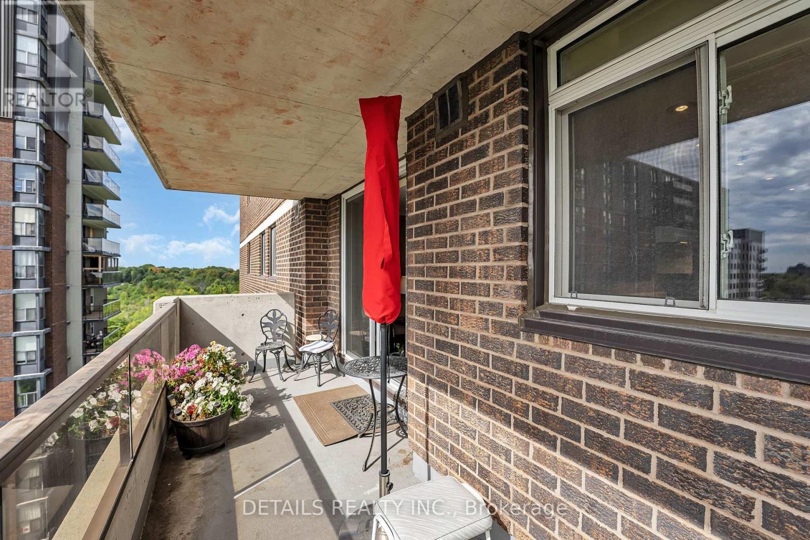 908 - 1705 Playfair Drive Property Photo 9