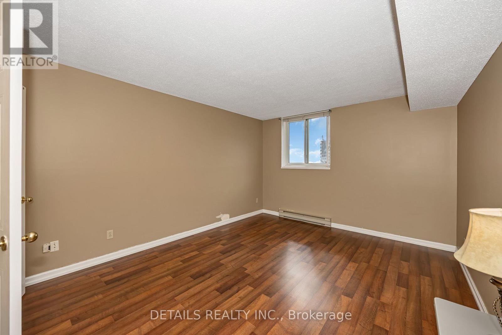 908 - 1705 Playfair Drive Property Photo 14