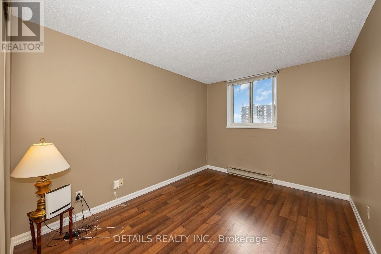 908 - 1705 Playfair Drive Property Photo 20
