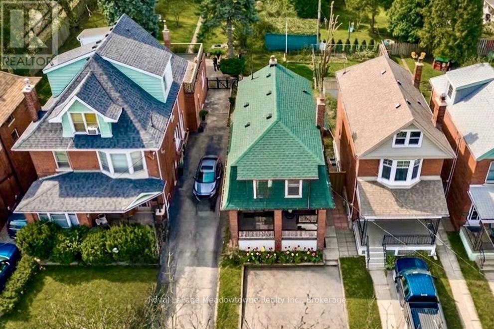 216 MAPLEWOOD AVENUE