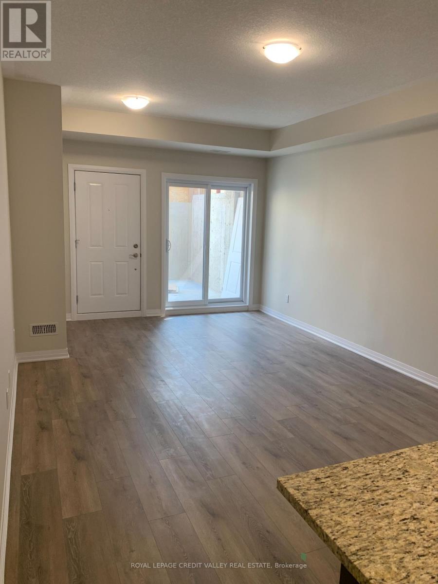 13 - 25 Isherwood Avenue E Property Photo 8